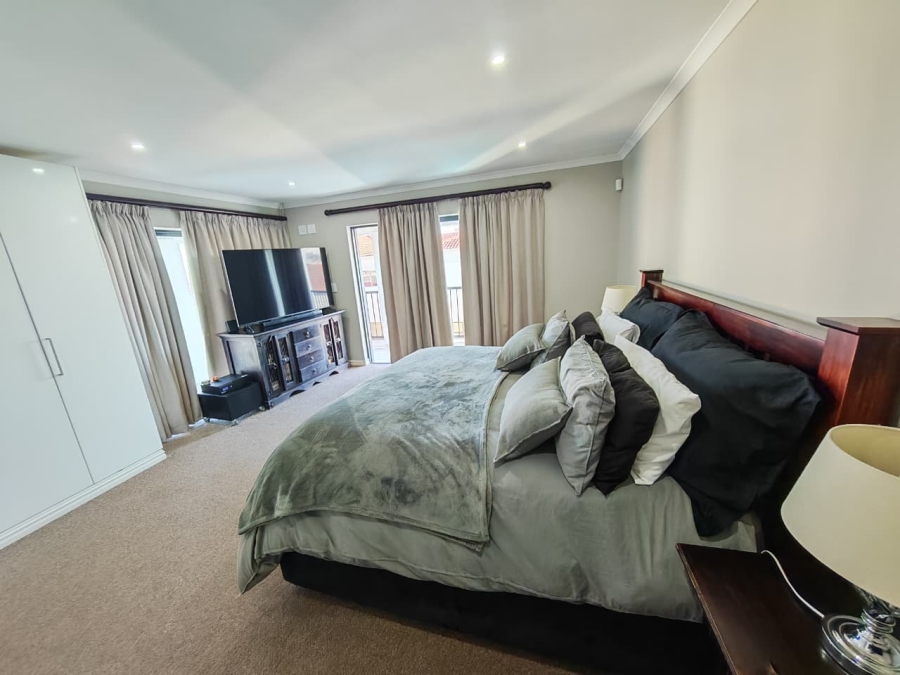 3 Bedroom Property for Sale in Myburgh Park Western Cape